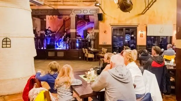 Zdjęcia: Załoga Dr. Bryga przybiła do portu Ognisty Ptak  - zdjęcie 7