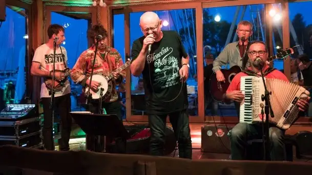 Zdjęcia: Port AZS-u oklaskiwał zespół Mechanicy Shanty - zdjęcie 2