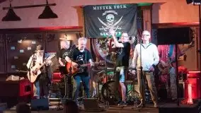 Zdjęcia: Mietek Folk porwał do tańca publiczność Albatrosa - zdjęcie 13