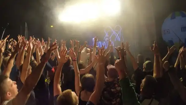 Zdjęcia: Energia, pasja i muzyka na scenie przy Mamrach - zdjęcie 8