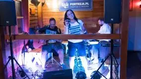 Zdjęcia: Załoga Dr. Bryga rozśpiewała publiczność Tawerny Keja  - zdjęcie 10