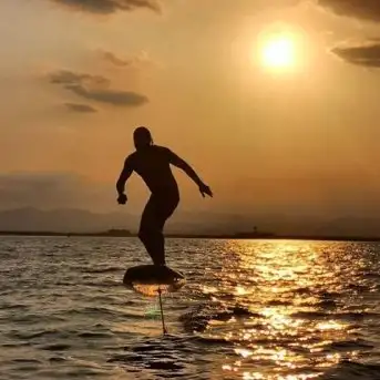 Zdjęcia: Deska eFoil na Mazurach - lewituj nad wodą w sezonie 2020 - zdjęcie 12