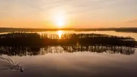 Jezioro Stręgiel skąpane w złocie zachodu słońca - zdjęcie 1