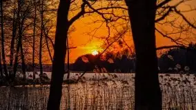 Złote jezioro Dejguny w kwietniowym słońcu - zdjęcie 59