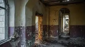 Niszczejąca perełka włoskiej architektury w Silginach - zdjęcie 18