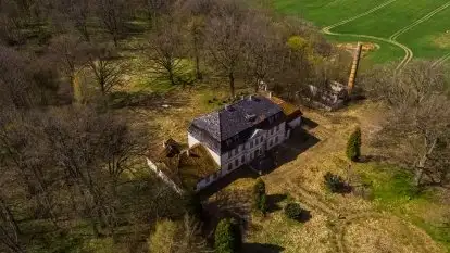 Pałac w Bęsi, na który rzucono klątwę