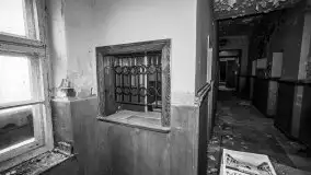 Cień historii sprzed kilkudziesięciu lat w jednym z pałacyków - zdjęcie 42