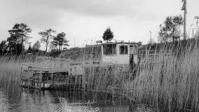 Niemy świadek mazurskich jezior spoczywa koło Rynu - zdjęcie 1