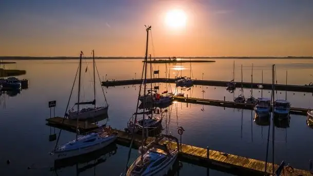 Wschód Słońca, Wilkasy, jezioro Niegocin, sierpień 2020 r.