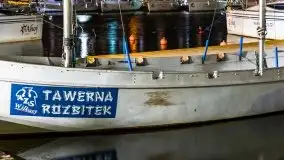 Port AZS Wilkasy skąpany w ciemnościach nocy - zdjęcie 19