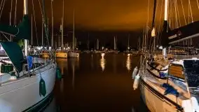 Port AZS Wilkasy skąpany w ciemnościach nocy - zdjęcie 43