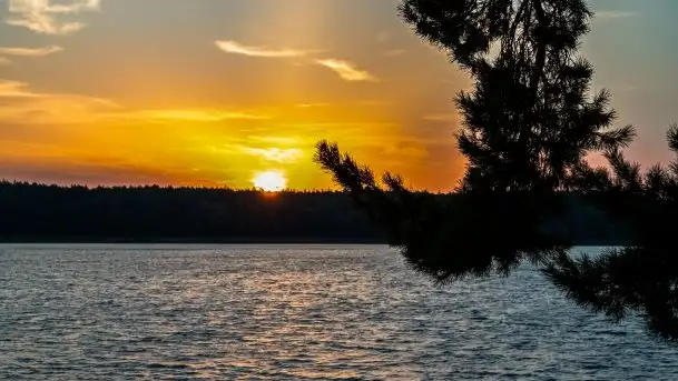 Październikowy wschód słońca nad jeziorem Kruklin - zdjęcie 3