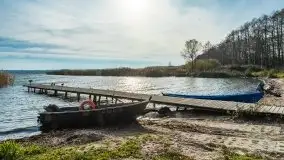 Późno jesienne klimaty gdy wieje i chłód doskwiera przy jeziorze Dargin - zdjęcie 15