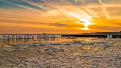 Zachód słońca w Giżycku nad jeziorem Niegocin 02.2021