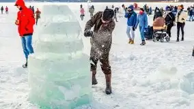 Fotorelacja z rzeźbienia w lodzie w Giżycku - zdjęcie 44