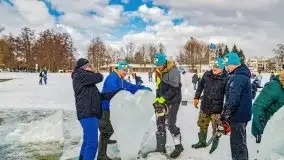 Fotorelacja z rzeźbienia w lodzie w Giżycku - zdjęcie 79