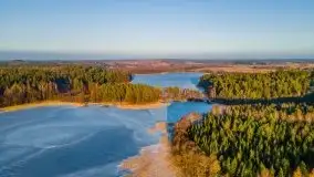 Przedwiosenny zachód słońca nad jeziorem Gołdopiwo i Żabiniec - zdjęcie 1