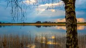 Kwietniowy deszczowy zachód słońca nad jeziorem Kruklin - zdjęcie 10