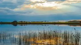 Kwietniowy deszczowy zachód słońca nad jeziorem Kruklin - zdjęcie 16