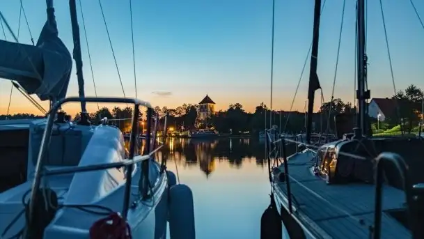 Wschód słońca nad jeziorem Bocznym, port Tło Dla Mew