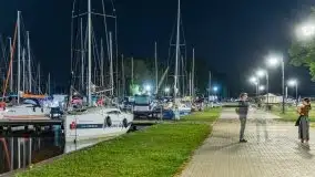 Kolory i klimat nocnego portu w Sztynorcie - zdjęcie 6