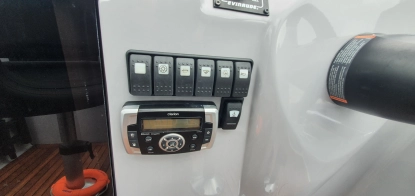 łódź Mazury 670 z silnikiem Evinrude 200 H.O  - zdjęcie 6