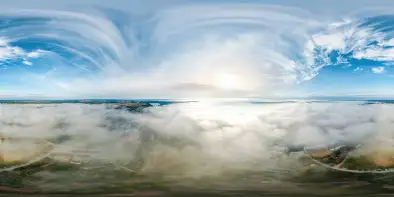 Mgły nad jeziorem Ryńskim i portem Bocianie Gniazdo