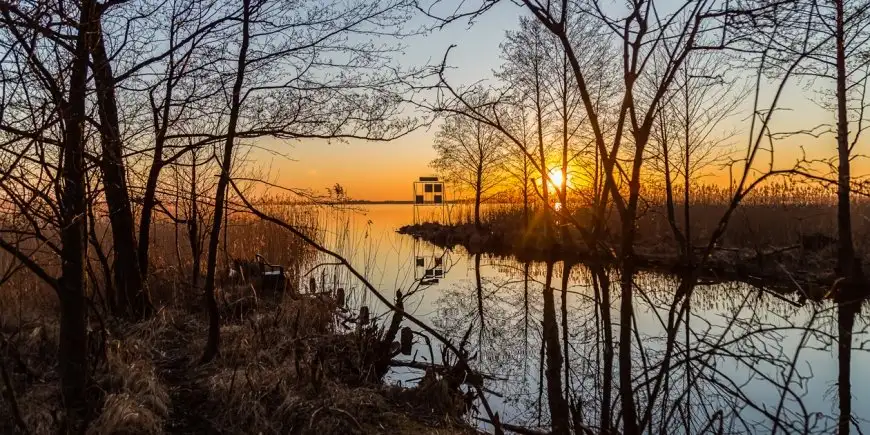 Tym kanałem dopłyniesz do portu?