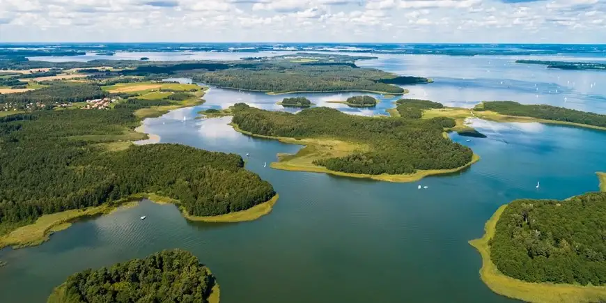 Jezioro z największą ilością wyspa na szlakach WJM to?